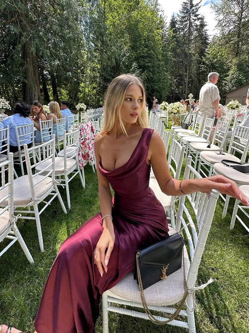 Amarante · La Robe En Satin Drapée À Une Épaule — photo d'un client 6
